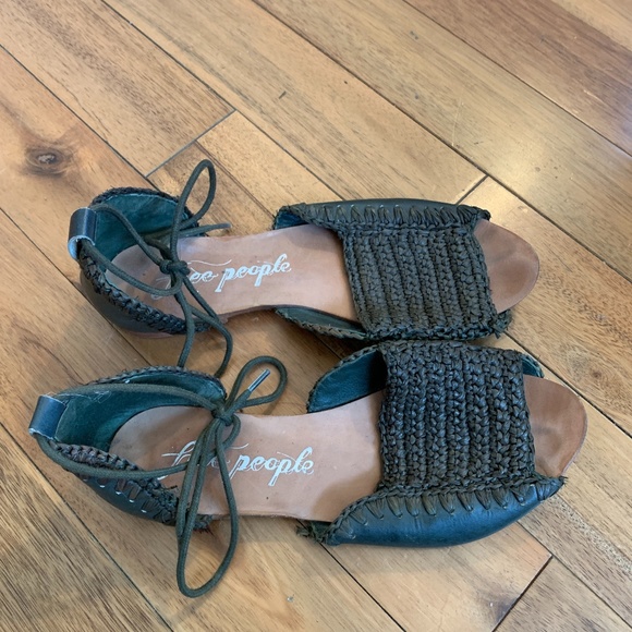 Free People forrest green sandals size 7 - Picture 2 of 2